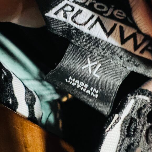 Perforated Project Runway Knee Length Cocktail Dress V Neck Black White - XL - Picture 6 of 6